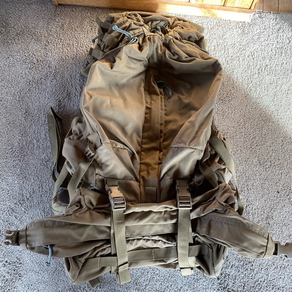 Mystery Ranch Bag - Coyote - Picture 7 of 8